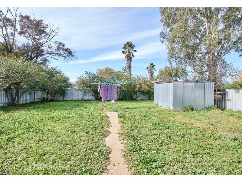 52 Ziegler Avenue, Kooringal NSW 2650