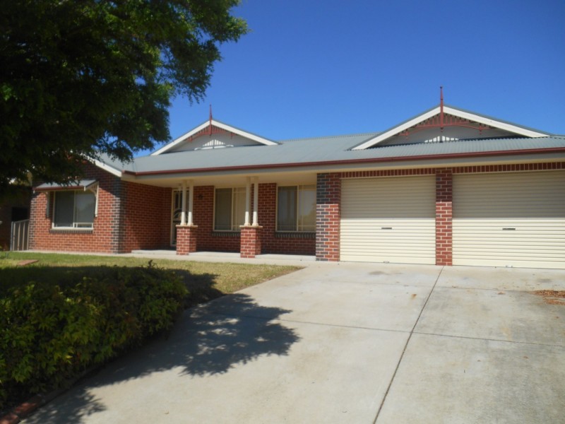6 Yentoo Drive, Glenfield Park NSW 2650
