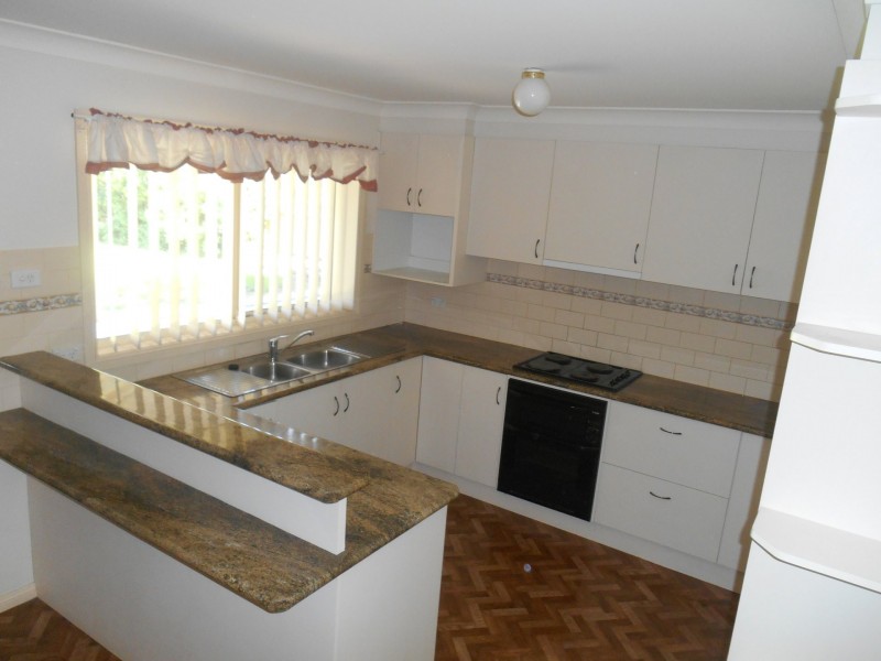 6 Yentoo Drive, Glenfield Park NSW 2650