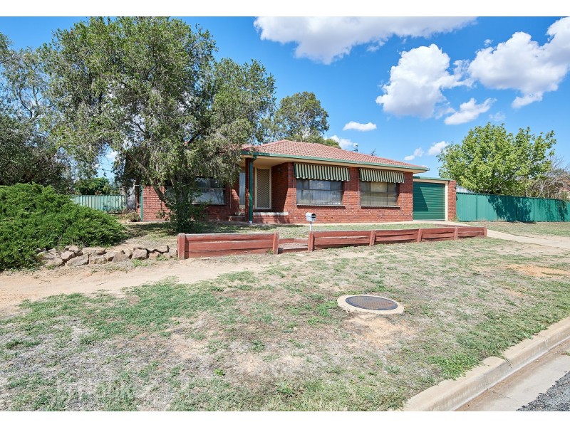 174 Fernleigh Road, Mount Austin NSW 2650