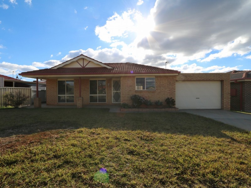 83 Dalman Parkway, Glenfield Park NSW 2650