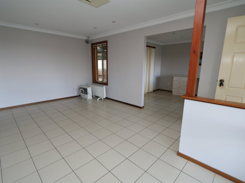 83 Dalman Parkway, Glenfield Park NSW 2650