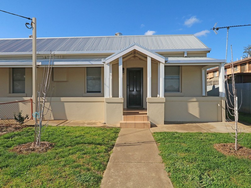 73 Beckwith Street, Wagga Wagga NSW 2650