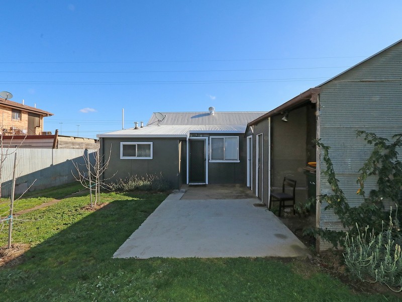 73 Beckwith Street, Wagga Wagga NSW 2650