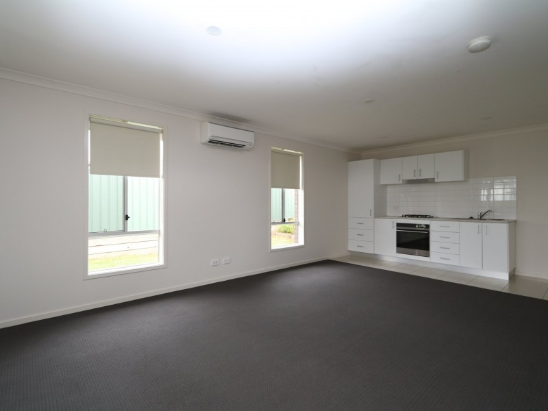 8b Paperbark Drive, Forest Hill NSW 2651