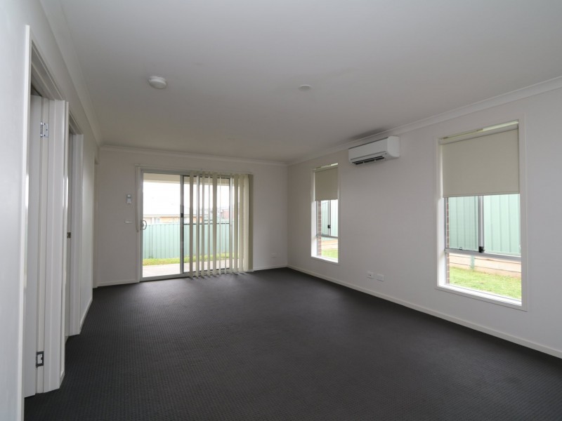 8b Paperbark Drive, Forest Hill NSW 2651