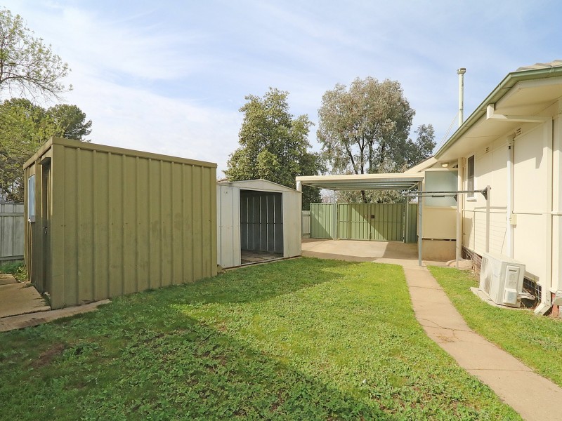 5 Immarna Place, Kooringal NSW 2650