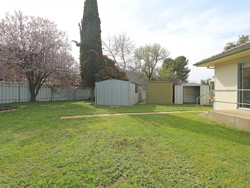 5 Immarna Place, Kooringal NSW 2650