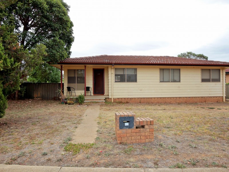 11 Dennis Crescent, Tolland NSW 2650