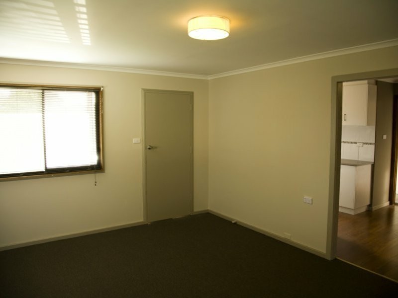 11 Dennis Crescent, Tolland NSW 2650