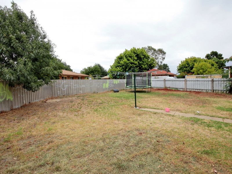 11 Dennis Crescent, Tolland NSW 2650