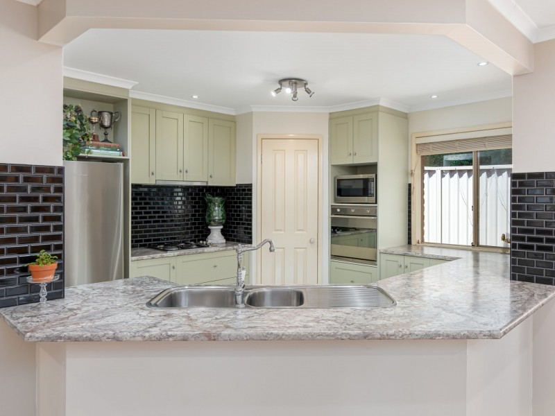 12 Yanko Crescent, Bourkelands NSW 2650