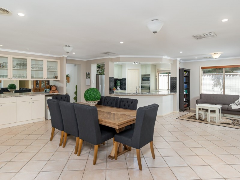 12 Yanko Crescent, Bourkelands NSW 2650