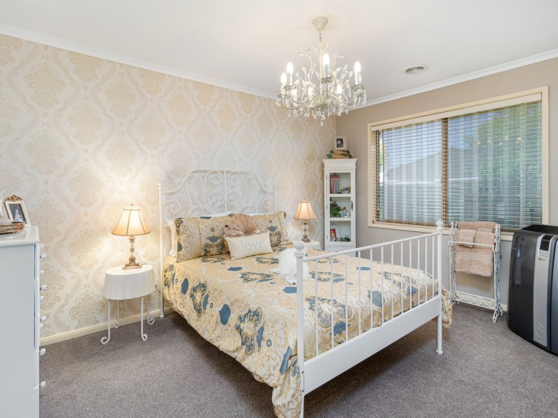 12 Yanko Crescent, Bourkelands NSW 2650