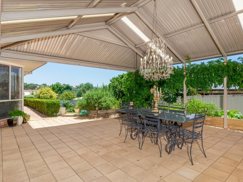 12 Yanko Crescent, Bourkelands NSW 2650