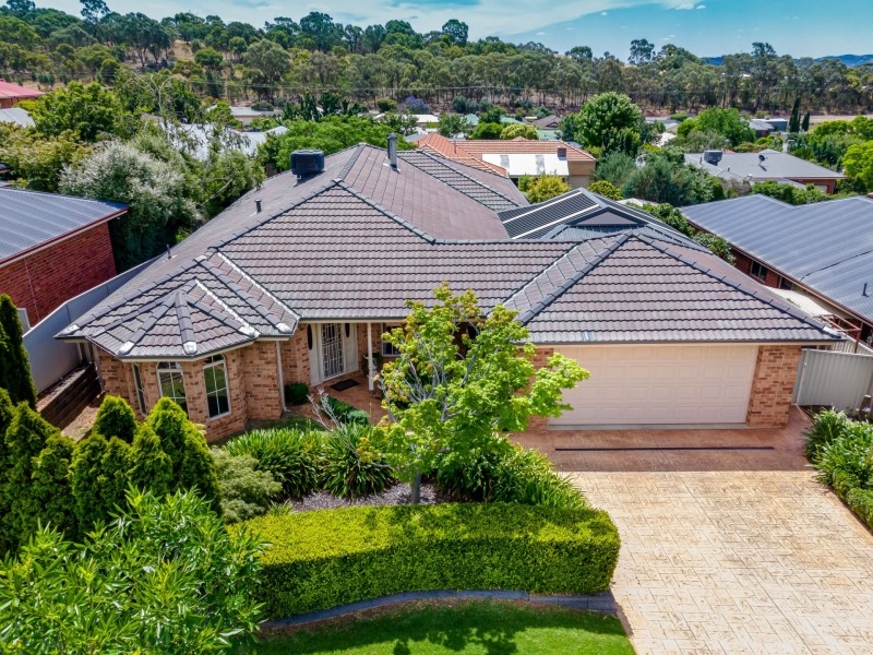12 Yanko Crescent, Bourkelands NSW 2650