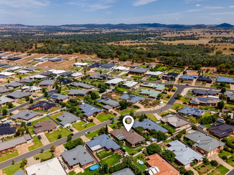 12 Yanko Crescent, Bourkelands NSW 2650