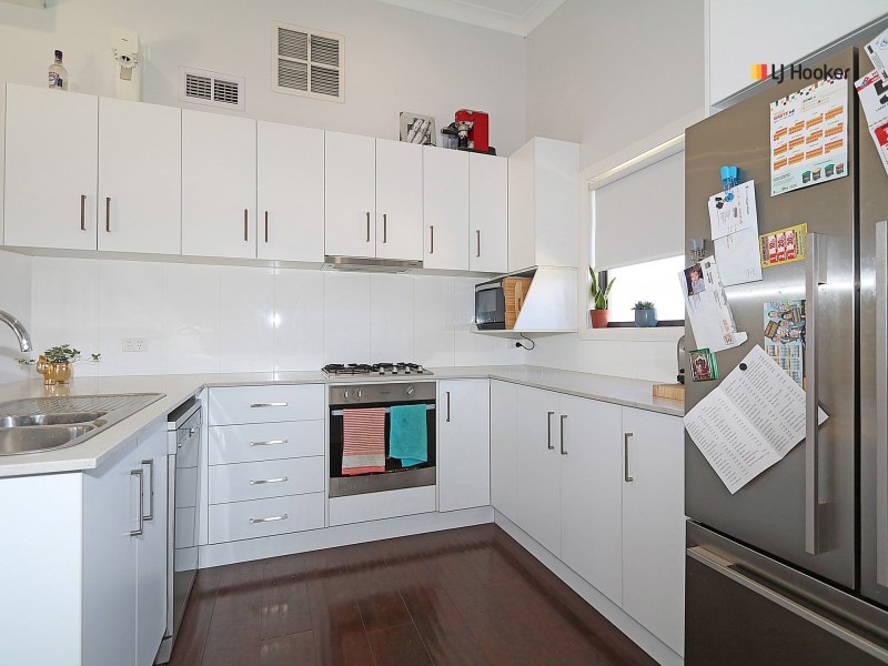 Unit 1/1 Cootamundra Boulevard, Gobbagombalin NSW 2650