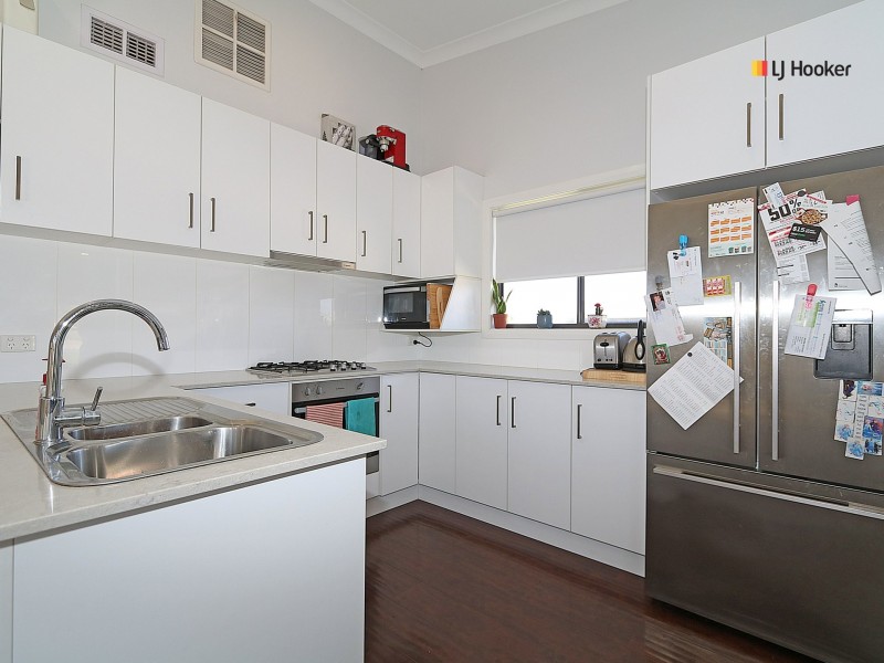 Unit 1/1 Cootamundra Boulevard, Gobbagombalin NSW 2650