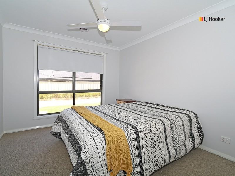 Unit 1/1 Cootamundra Boulevard, Gobbagombalin NSW 2650