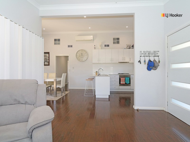 Unit 1/1 Cootamundra Boulevard, Gobbagombalin NSW 2650