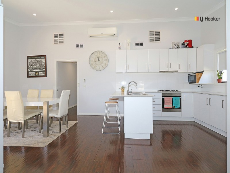 Unit 1/1 Cootamundra Boulevard, Gobbagombalin NSW 2650