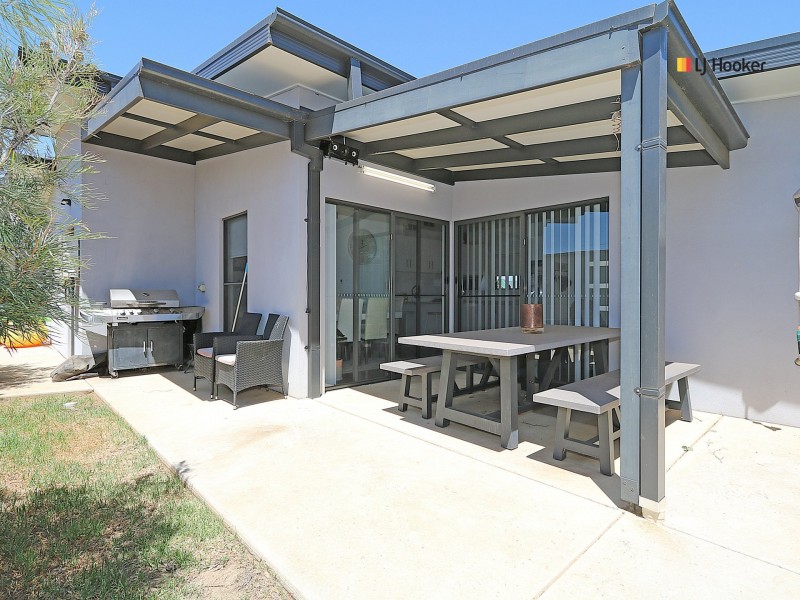 Unit 1/1 Cootamundra Boulevard, Gobbagombalin NSW 2650