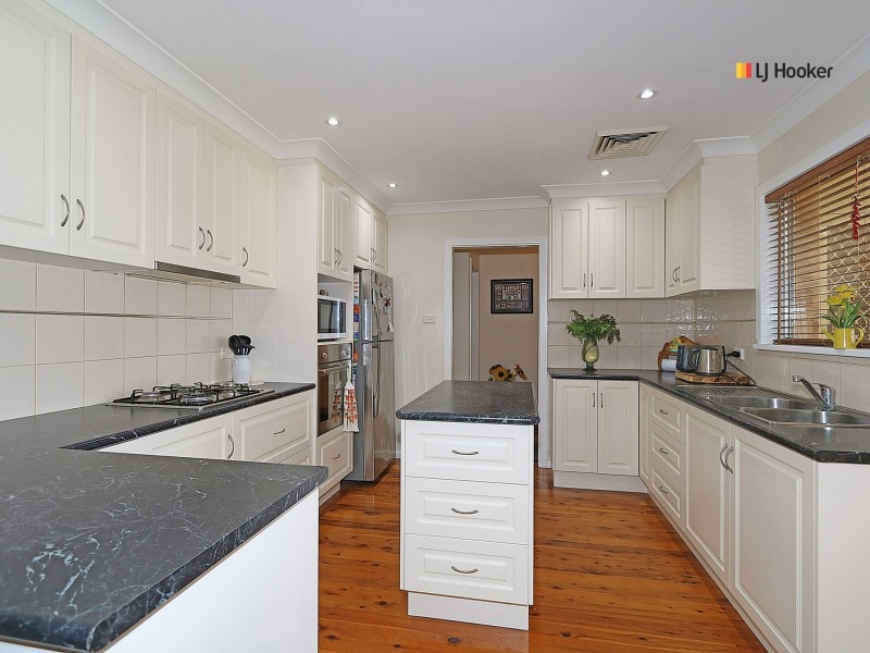 9 Anne Street, Tolland NSW 2650