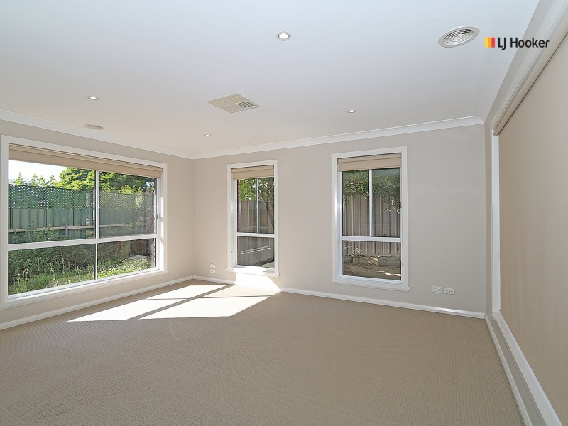 2/8 Osterley Street, Bourkelands NSW 2650