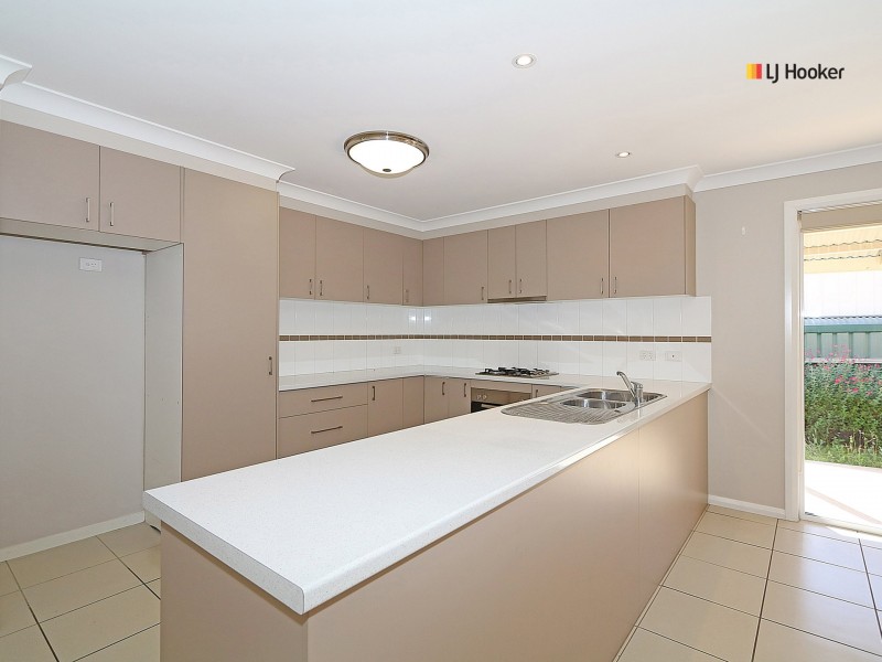 2/8 Osterley Street, Bourkelands NSW 2650