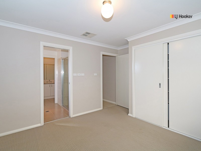 2/8 Osterley Street, Bourkelands NSW 2650