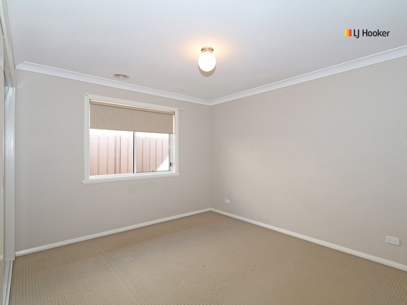 2/8 Osterley Street, Bourkelands NSW 2650