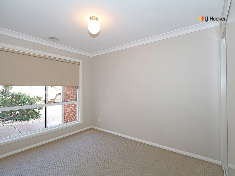2/8 Osterley Street, Bourkelands NSW 2650