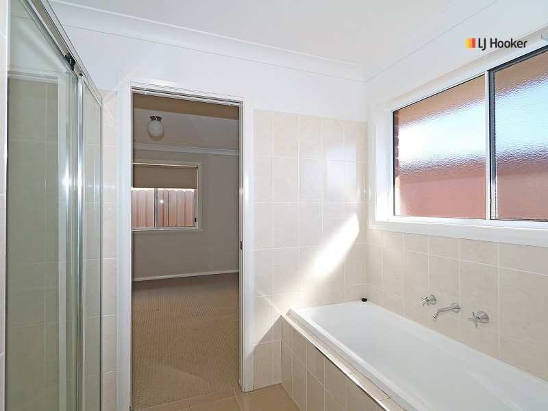 2/8 Osterley Street, Bourkelands NSW 2650