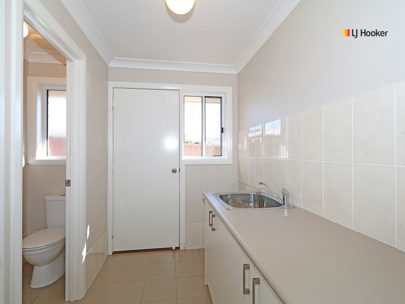 2/8 Osterley Street, Bourkelands NSW 2650