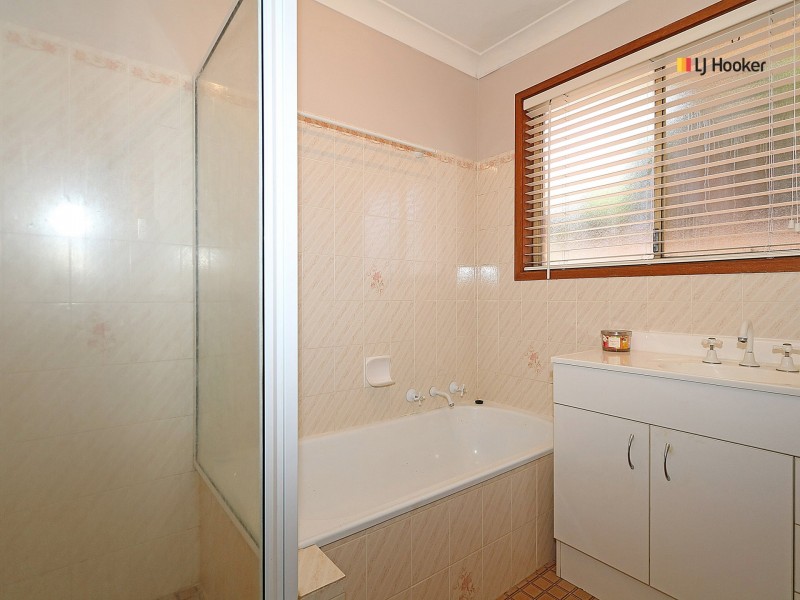 101 Undurra Drive, Glenfield Park NSW 2650