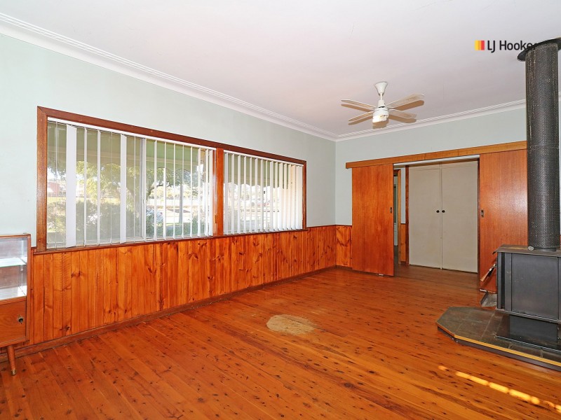 212 Bourke Street, Tolland NSW 2650