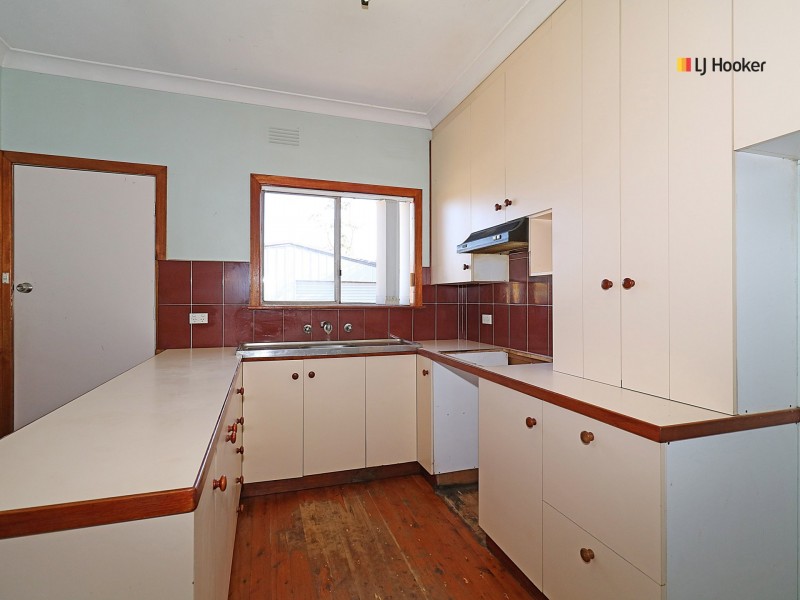 212 Bourke Street, Tolland NSW 2650