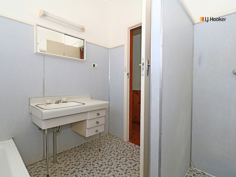 212 Bourke Street, Tolland NSW 2650