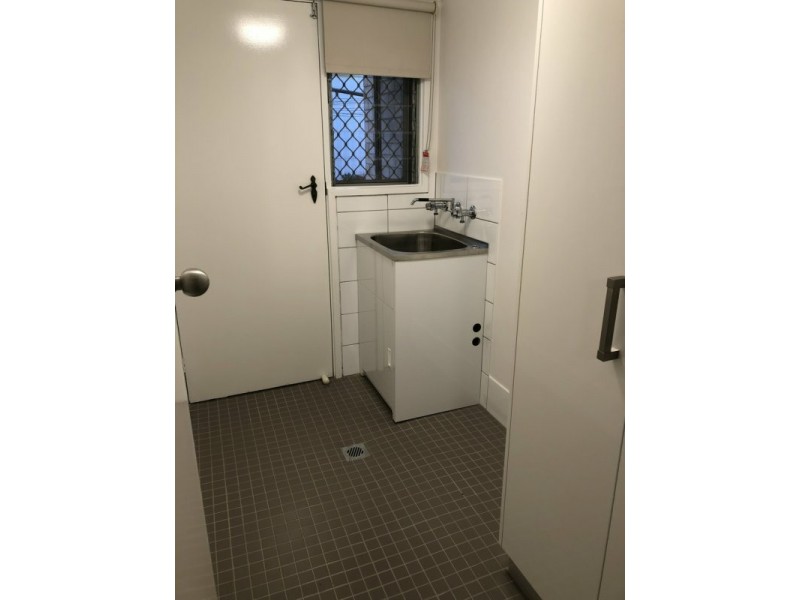 2/143 Lake Albert Road, Kooringal NSW 2650