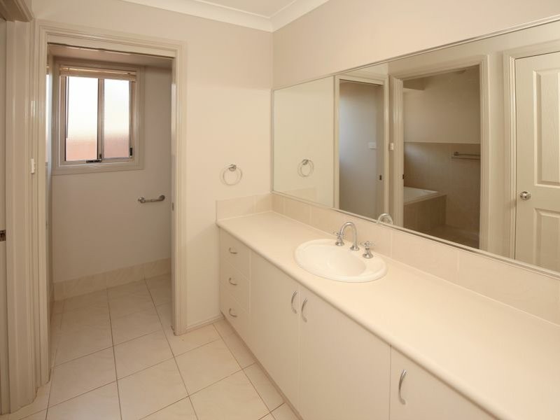 21 Womboin Crescent, Glenfield Park NSW 2650