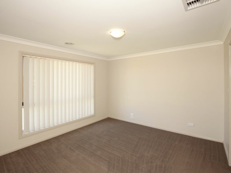 21 Womboin Crescent, Glenfield Park NSW 2650
