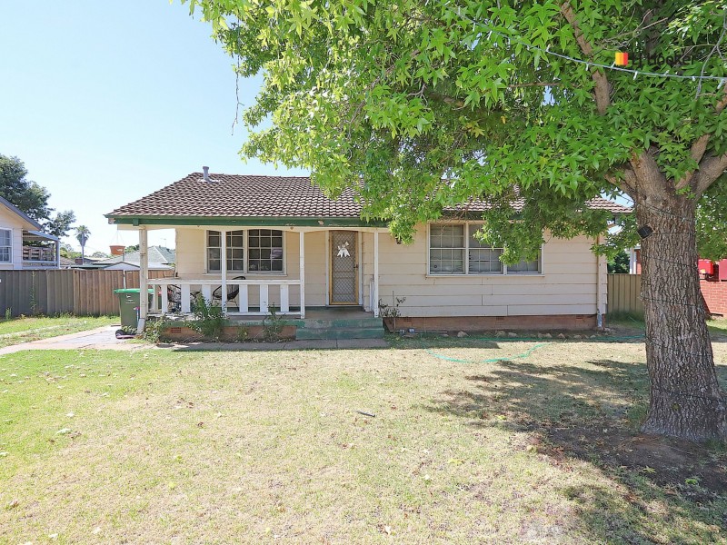 3 Baird Avenue, Kooringal NSW 2650