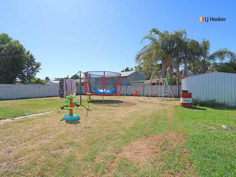 3 Baird Avenue, Kooringal NSW 2650