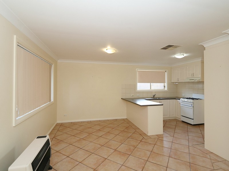37 Craft Street, Lake Albert NSW 2650