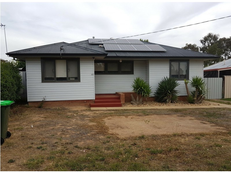 32 McKell Avenue, Mount Austin NSW 2650