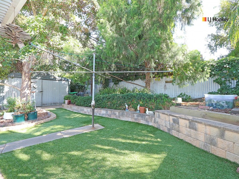 65 Fay Avenue, Kooringal NSW 2650