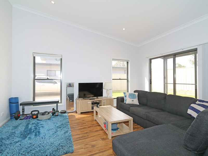 2/1 Cootamundra Boulevard, Gobbagombalin NSW 2650