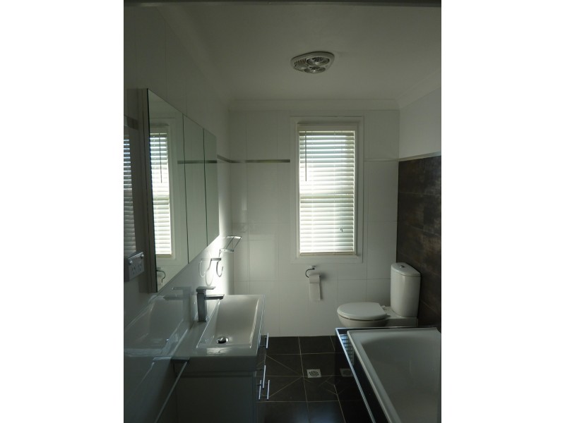 10 Townsend Place, Mount Austin NSW 2650