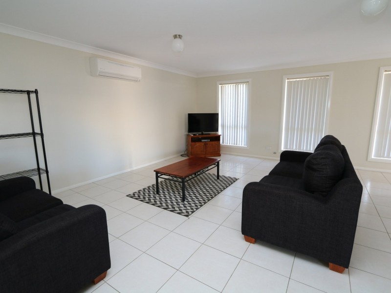 2/3 Carinya Street, Glenfield Park NSW 2650